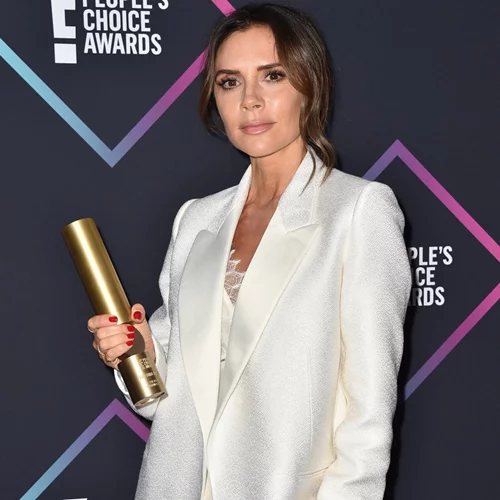 Victoria Beckham | Βραβεύεται ως fashion icon 2018 και η εμφάνισή της το επιβεβαιώνει πλήρως