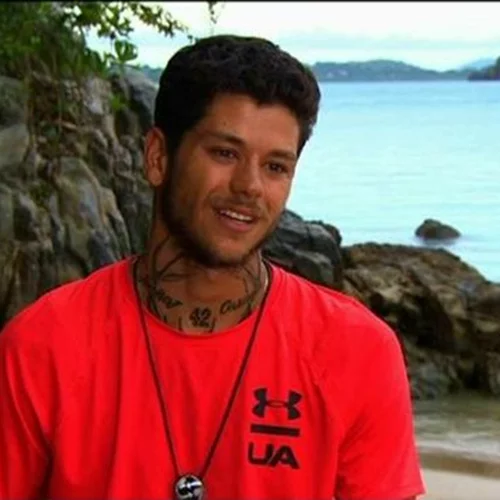 Nomads: Mike | Αποκάλυψε πως είναι υιοθετημένος