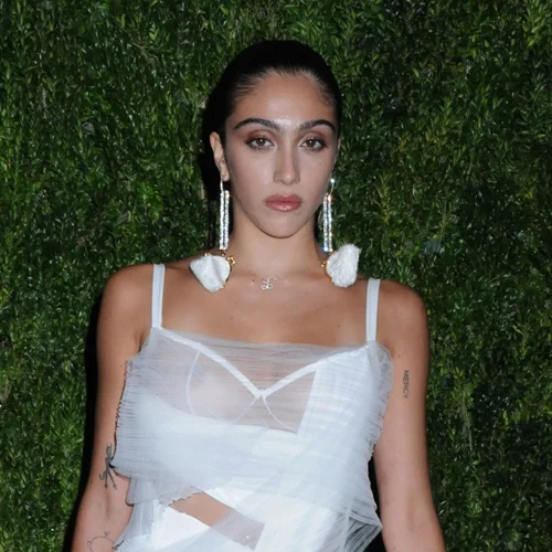 Κατά μάνα κατά κόρη: Η Lourdes περπάτησε στο κόκκινο χαλί ως άλλη Madonna