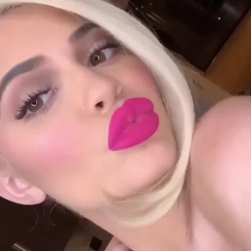 Τα φούξια χείλη της Kylie μας τρέλαναν και θέλουμε και εμείς!