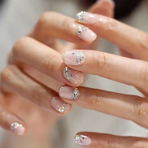 Μία ιδέα για χριστουγεννιάτικα νύχια, αν ανήκεις στις προνοητικές!