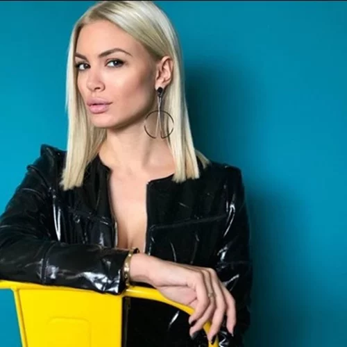 Αλεξάνδρα Παναγιώταρου | Γίνεται μελαχρινή & μεταμφιέζεται σε Kim Kardashian