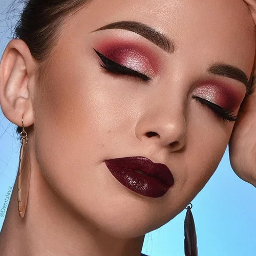 Πώς να κάνεις κι εσύ το τέλειο ροζ μακιγιάζ ματιών που βλέπουμε κυριολεκτικά παντού!