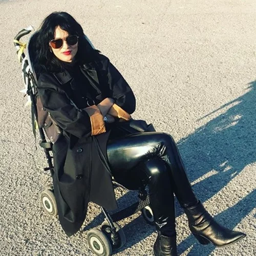 Ζενεβιέβ Μαζαρί | Δες την ως μοντέλο στην πασαρέλα πιο εντυπωσιακή από ποτέ