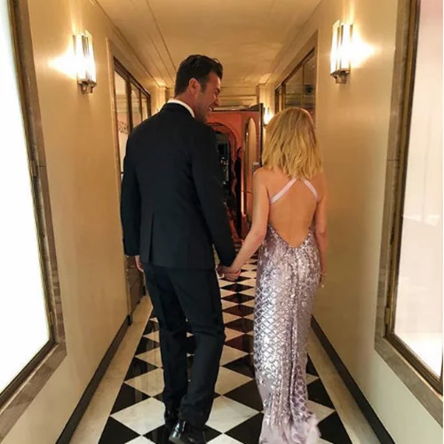 Η Kylie Minogue δημοσιεύει ένα Instagram Snap με τον σύντροφό της Paul Solomons