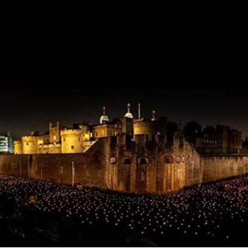 Χιλιάδες φαναράκια στόλισαν τον Πύργο του Λονδίνου