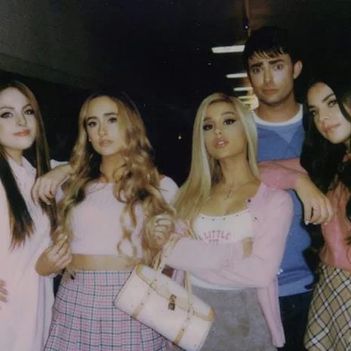 Ariana Grande | To νέο της video clip είναι μία ωδή στα 00s trends και την iconic ταινία "Mean Girls"
