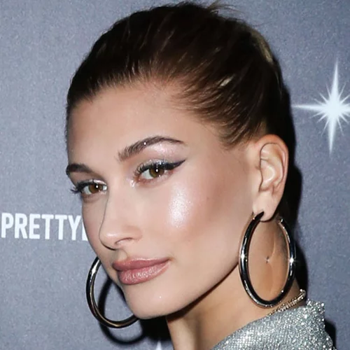 Ηailey Baldwin | Πήγε roadtrip και μέσα στη βαλίτσα των διακοπών της είχε τα must-have του φετινού καλοκαιριού