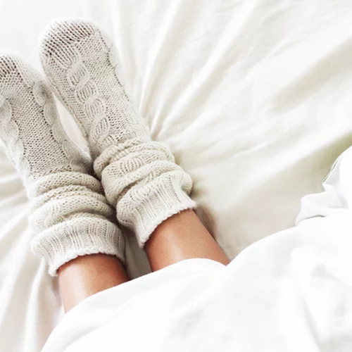 Βρήκαμε γιατί πρέπει να φοράς κάλτσες στον ύπνο σου!