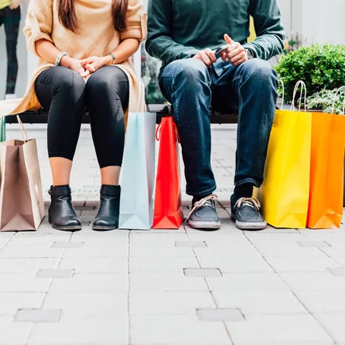 Γιατί όσο περισσότερο ζηλεύεις τόσο περισσότερο ψωνίζεις;