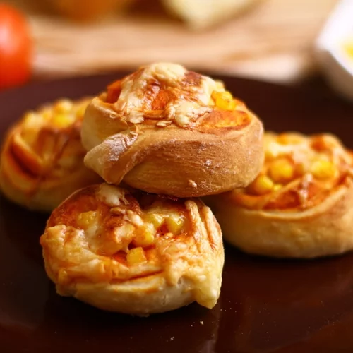 Πώς θα φτιάξεις ρολά πίτσας με κοτόπουλο