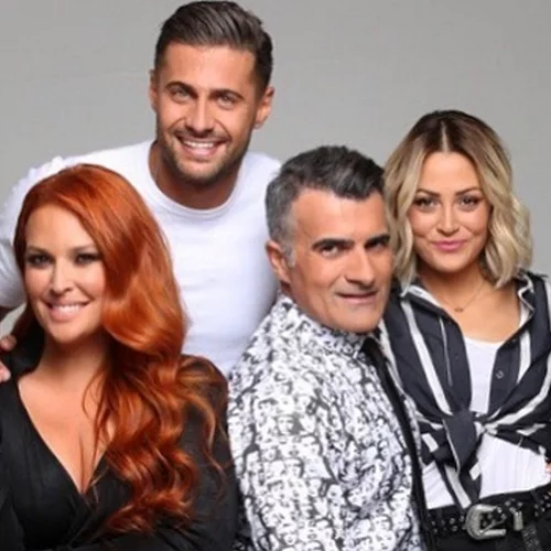 Η Σίσσυ Χρηστίδου και η ομάδα της ξεφυλλίζουν το #MissbloomTrendbook