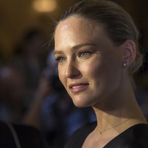 Το νέο διαφημιστικό της Bar Refaeli προκαλεί αντιδράσεις