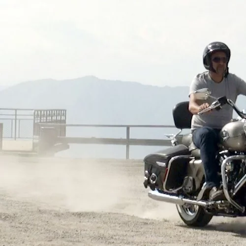 Ο George Clooney δωρίζει για χάρη της αγαπημένης του Amal την εξίσου αγαπημένη του Harley Davidson