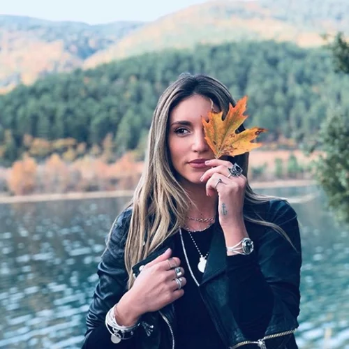 Αθηνά Οικονομάκου | Τα Χριστουγεννιάτικα στολίδια έχουν το όνομα του γιου της!