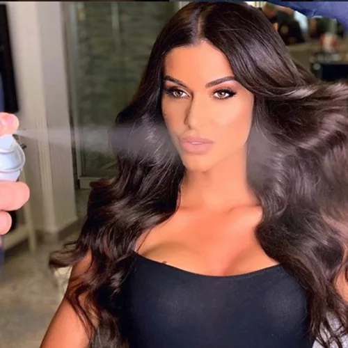 Ιωάννα Μπέλλα | Ποζάρει με ξανθά μαλλιά και μας διχάζει