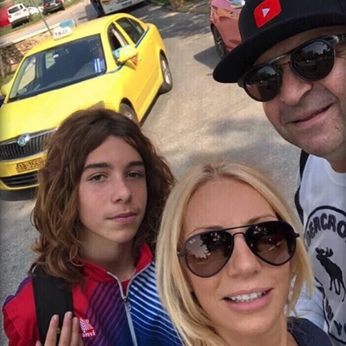 Μάρκος Σεφερλής | Δημόσια στήριξη από την Έλενα Τσαβαλιά και τον γιο τους