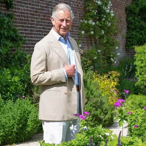 Ο πρίγκιπας Κάρολος στηρίζει τη βιώσιμη μόδα