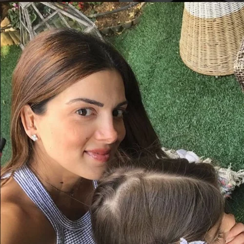 Σταματίνα Τσιμτσιλή | Έφτιαξε μελομακάρονα με τις κόρες της για τις γιορτές