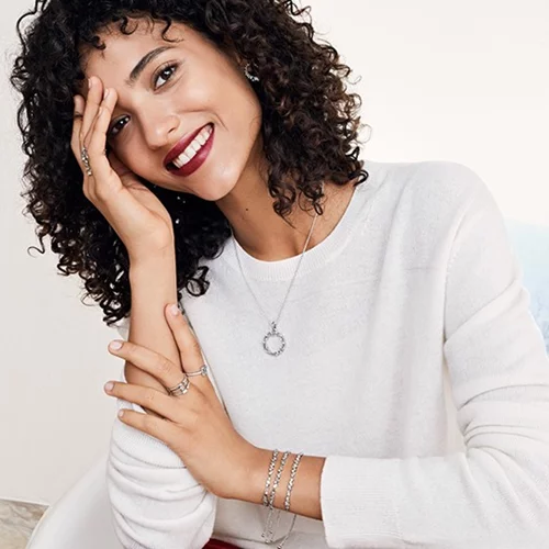 Τα Χριστούγεννα είναι η ιδανική εποχή για να αποκτήσεις ένα κόσμημα PANDORA