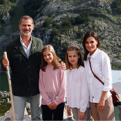 Η βασιλική οικογένεια της Ισπανίας φωτογραφίζεται για την ετήσια χριστουγεννιάτικη κάρτα της