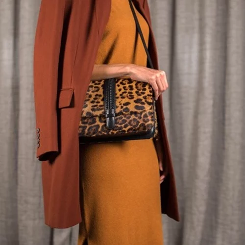 Η συλλογή Swinging 70s του Grace Atelier ήρθε και στην Ελλάδα στα καταστήματα Καλογήρου