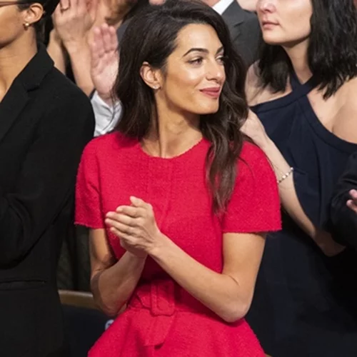 Amal Clooney | Η νέα εντυπωσιακή εμφάνιση που έκανε στη Νορβηγία
