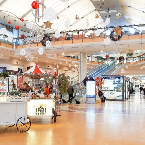 Χριστούγεννα στο ΑVENUE | Γιορτινές αγορές παρέα με το Πολικό Express!