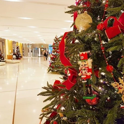 Σου βρήκαμε που θα περάσεις τα πιο λαμπερά Χριστούγεννα στην Αθήνα