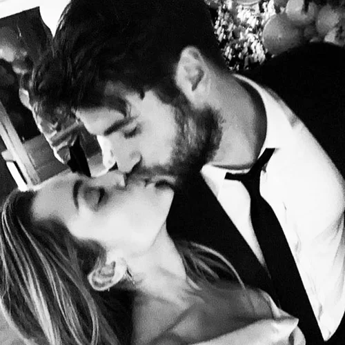 Miley Cyrus | Πώς ένιωσε για τις φωτογραφίες που διέρρευσαν από τον γάμο της;