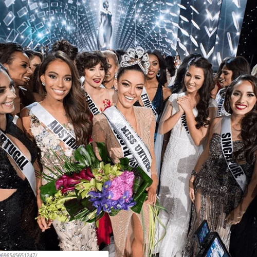 Miss Universe | H 24χρονη νικήτρια από τις Φιλιππίνες και η Σταρ Ελλάς Ιωάννα Μπέλλα