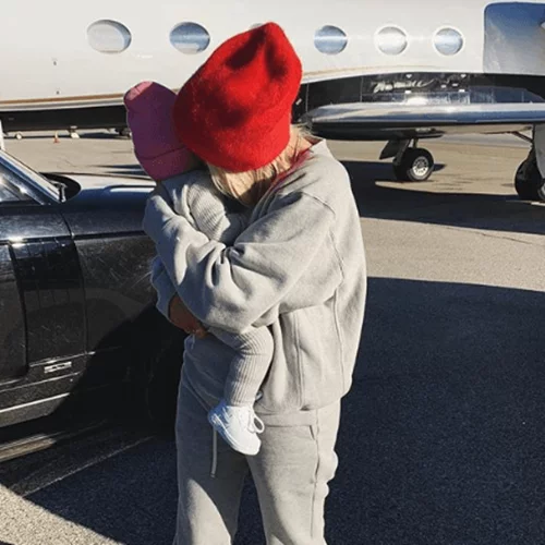 Ποια διάσημη celebrity ετοιμάζεται να παντρευτεί;