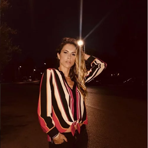 Η Ντορέττα Παπαδημητρίου στόλισε το σπίτι της και ποζάρει με την οικογένεια και τις φίλες της