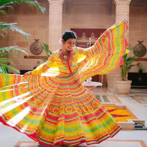 H Priyanka Chopra παντρεύτηκε με νυφικό εμπνευσμένο από το Bollywood