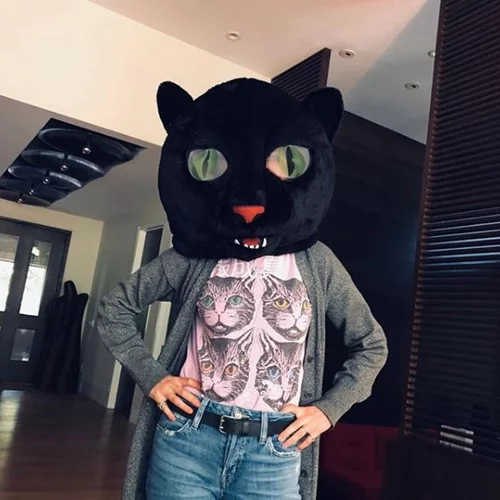 Η διάσημη ηθοποιός εμφανίζεται με το μωράκι της, ένα μήνα μετά τη γέννα