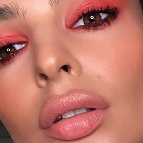 Pantone: Υιοθέτησε πρώτη από όλους το χρώμα της χρονιάς!