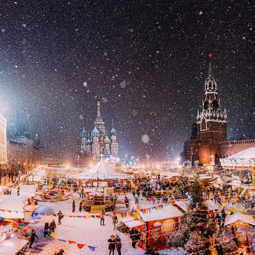 Η Μόσχα υποδέχτηκε τα Χριστούγεννα με ένα φαντασμαγορικό στολισμό!