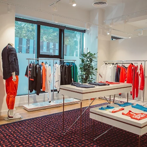 Αυτή η συλλογή παρουσιάστηκε με τον πιο ιδιαίτερο τρόπο