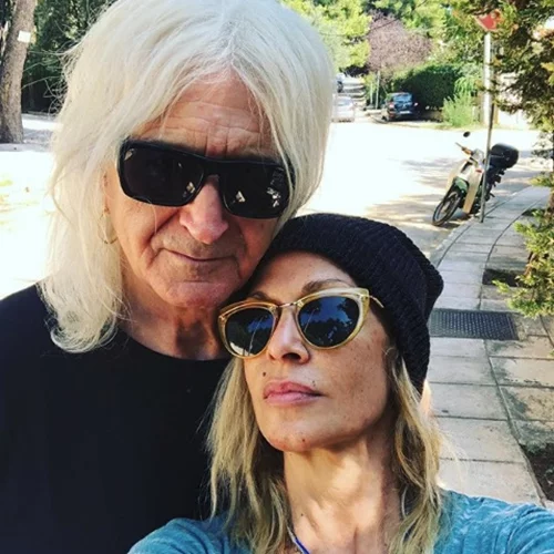 Σοφία Καρβέλα | Τολμά να πει δημόσια όσα σκέφτεται για τον μπαμπά της, Νίκο Καρβέλα