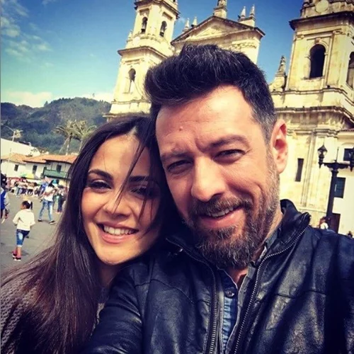 Αγγελική Δαλιάνη - Μάνος Παπαγιάννης | Στόλισαν το δέντρο με τα αγγελούδια τους