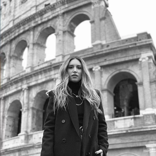 Αθηνά Οικονομάκου | Νέα στιγμιότυπα από το ταξίδι της στη Ρώμη