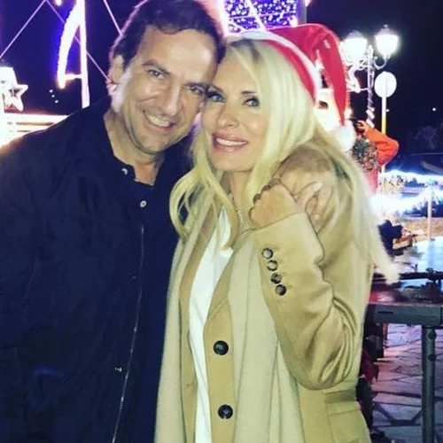 Ελένη Μενεγάκη | Στην Άνδρο στην αγκαλιά του Μάκη Παντζόπολου!