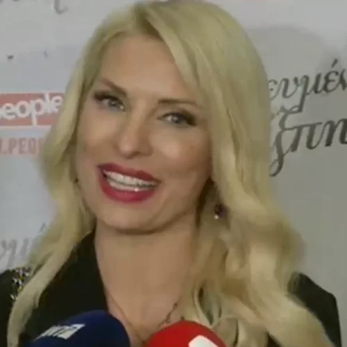 Ελένη Μενεγάκη | Στο θέατρο με τη 14χρονη Λάουρα στο πλευρό της!