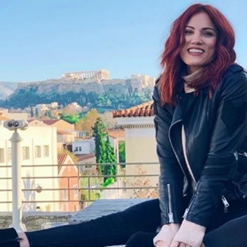 Μαίρη Συνατσάκη | Σπάνιες παιδικές φωτογραφίες με τη δίδυμη αδερφής της