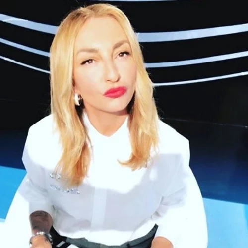 Ρούλα Ρέβη | Φωτογραφίζει τον Αποστόλη Τότσικα την ώρα που κοιμάται