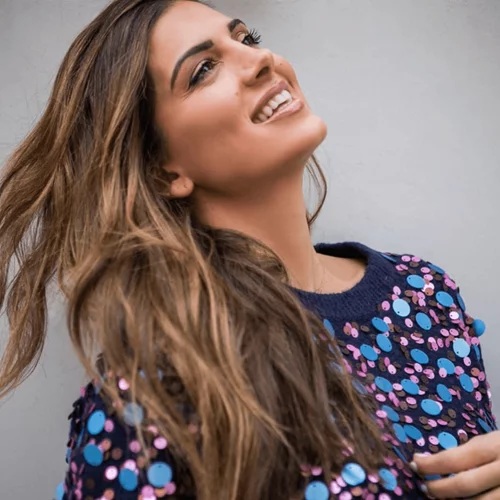 Η καρό Zara φούστα που φόρεσε η Σταματίνα Τσιμτσιλή είναι ό,τι πρέπει για το οικογενειακό χριστουγεννιάτικο τραπέζι