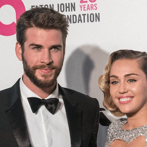 Η Miley Cyrus φόρεσε ένα από τα πιο ωραία νυφικά του 2018