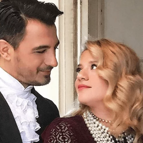 Τζένη Θεωνά | Μας δείχνει τη φουσκωμένη κοιλίτσα της!