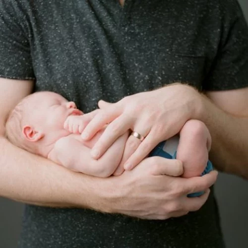 3 πράγματα που μπορεί να κάνει ο σύζυγός σου για να βοηθήσει με τον θηλασμό