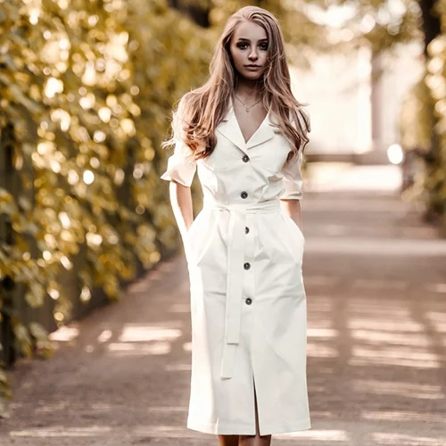 Alexandra Stepanova | Ο viral χορός της με διάφανο κορμάκι